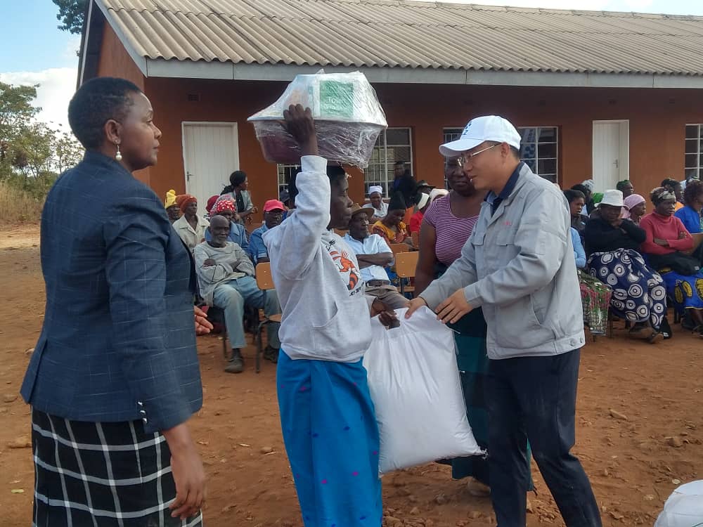 Handover of groceries